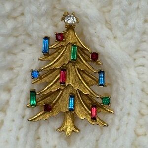 Vintage Manselle Christmas Tree Brooch Gold Tone Rhinestones Signed